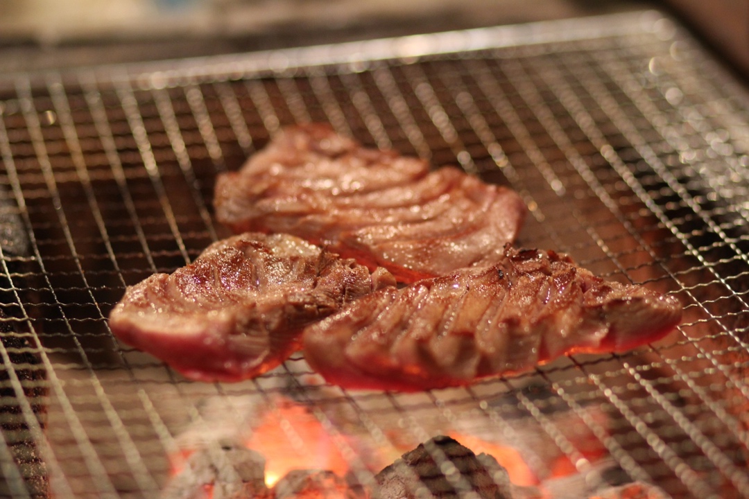 「BBQにもう一品」牛タン自販機を設置しました！